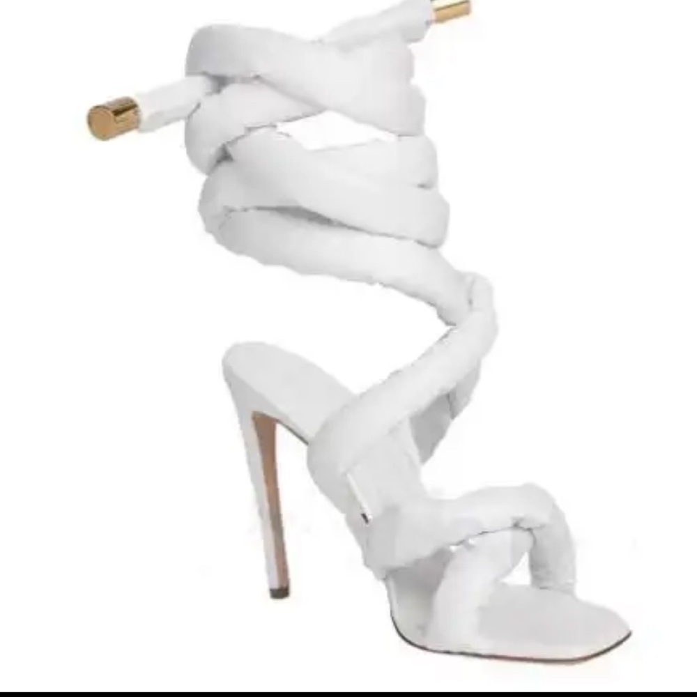 Oversized Strap heels